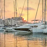 1 Bedroom Lovely In Διαμέρισμα *